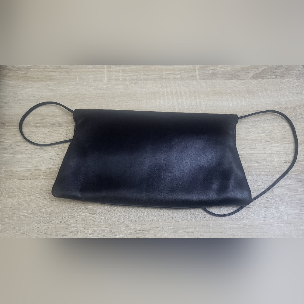 Black‎ clutch. No name brand. - Picture 3 of 5